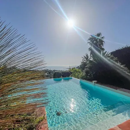 Provencale De Charme Avec Piscine Et Vue فيلة